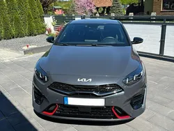 Grau Gebraucht 2021 Kia ProCeed GT Kleinwagen | 17.990 €