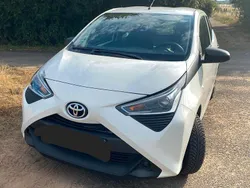 Weiß Gebraucht 2023 Toyota Aygo Business Edition Kleinwagen | 12.900 € (Guter Preis)
