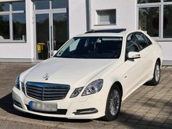 Weiß Gebraucht 2010 Mercedes E220 Limousine | 16.750 €