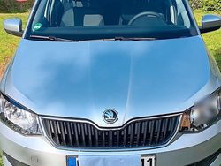 Silber Gebraucht 2015 Skoda Fabia Kleinwagen | 6.999 € (Guter Preis)