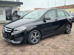 Nachtschwarz Gebraucht 2016 Mercedes B200 Van / Kleinbus | 15.999 € (Guter Preis)