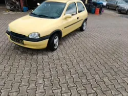 Gelb Gebraucht 1999 Opel Corsa Limousine | 750 € (Fairer Preis)