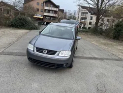 Grau Gebraucht 2004 VW Touran Trendline Van / Kleinbus | 3.500 € (Teuer)