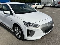 Weiß Gebraucht 2018 Hyundai Ioniq Premium Kleinwagen | 12.799 € (Fairer Preis)