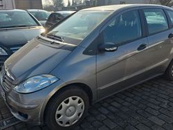 Silber Gebraucht 2005 Mercedes A150 Limousine | 900 €