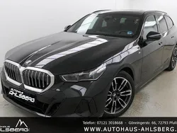Black sapphire Gebraucht 2024 BMW 520 M Sport Kombi | 52.900 € (Superpreis)
