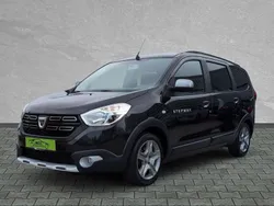 Permuttschwarz Gebraucht 2022 Dacia Lodgy Stepway Van / Kleinbus | 14.690 € (Fairer Preis)