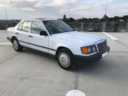 Weiß Gebraucht 1987 Mercedes E250 Limousine | 12.500 €