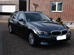 Grau Gebraucht 2020 BMW 320 Kombi | 19.500 € (Fairer Preis)