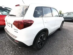 Cool white pearl metallic cool white pearl metallic Gebraucht 2022 Suzuki Vitara Comfort+ SUV | 20.063 € (Fairer Preis)
