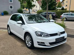 Weiß Gebraucht 2015 VW Golf VII LOUNGE Limousine | 9.500 € (Guter Preis)