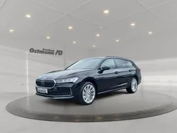 Ebony schwarz Gebraucht 2024 Skoda Superb Kombi | 38.440 € (Fairer Preis)