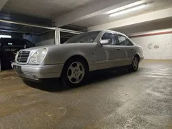Silber Gebraucht 1999 Mercedes E240 Avantgarde Limousine | 3.900 € (Teuer)