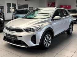 (kcs) sparklingsilber met. Gebraucht 2024 Kia Stonic Vision SUV | 19.780 € (Fairer Preis)