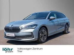 Pebble silber metallic Gebraucht 2024 Skoda Superb Selection Kombi | 37.980 € (Teuer)