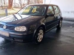 Grau Gebraucht 2003 VW Golf IV Limousine | 2.250 € (Etwas zu teuer)