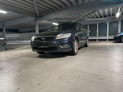 Grau Gebraucht 2010 Ford Focus Limousine | 2.850 €