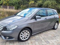 Grau Gebraucht 2014 Mercedes B180 Van / Kleinbus | 9.985 € (Guter Preis)