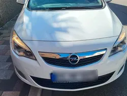 Weiß Gebraucht 2011 Opel Astra Limousine | 4.900 € (Guter Preis)