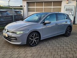 Grau Gebraucht 2024 VW Golf VIII Edition Limousine | 29.750 € (Fairer Preis)