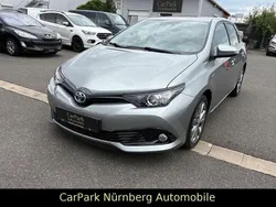 Grau Gebraucht 2018 Toyota Auris Hybrid Team Limousine | 14.499 € (Guter Preis)
