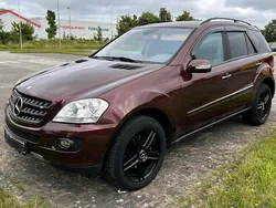 Rot Gebraucht 2006 Mercedes ML350 SUV | 8.500 €