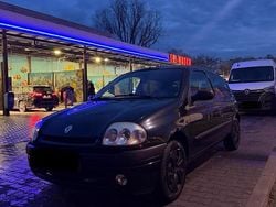 Schwarz Gebraucht 2001 Renault Clio Coupé | 950 € (Etwas zu teuer)