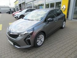 Grau Gebraucht 2024 Renault Clio V Evolution Kleinwagen | 23.790 € (Etwas zu teuer)