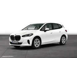 Weiß Gebraucht 2024 BMW 218 Active Tourer Van / Kleinbus | 33.377 € (Guter Preis)