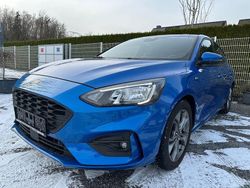Blau Gebraucht 2019 Ford Focus ST-Line Limousine | 16.200 € (Fairer Preis)