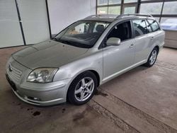 Silver metallic Gebraucht 2004 Toyota Avensis Sol Kombi | 1.999 € (Guter Preis)