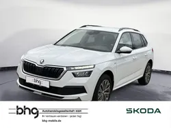 Moonweiß perleffekt/moonweiss metallic met. Gebraucht 2023 Skoda Kamiq Tour SUV | 24.960 € (Fairer Preis)