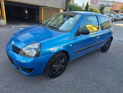 Grau Gebraucht 2004 Renault Clio II Limousine | 2.555 € (Fairer Preis)