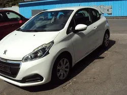 Weiß Gebraucht 2015 Peugeot 208 Active Kleinwagen | 4.900 € (Fairer Preis)