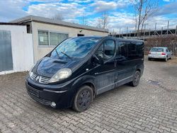 Schwarz midnight Gebraucht 2012 Renault Trafic Black Edition Van / Kleinbus | 7.900 € (Superpreis)