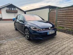 Blau Gebraucht 2017 VW Golf VII GTI Limousine | 22.900 €