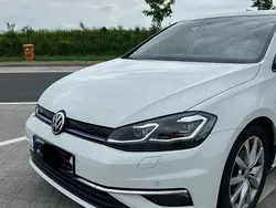 Weiß Gebraucht 2019 VW Golf VII Highline Limousine | 14.500 € (Guter Preis)