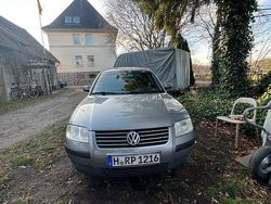 Schwarz Gebraucht 2002 VW Passat Comfortline Limousine | 900 € (Superpreis)