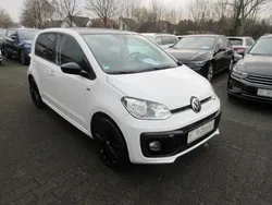 Pure white deep black perleffe Gebraucht 2021 VW up! R-line Kleinwagen | 12.488 € (Fairer Preis)