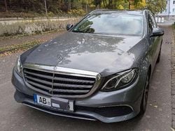 Grau Gebraucht 2017 Mercedes E220 Exclusive Kombi | 20.000 € (Fairer Preis)
