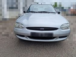 Grau Gebraucht 1996 Ford Escort Limousine | 400 € (Guter Preis)