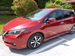 Rot Gebraucht 2018 Nissan Leaf Acenta Kleinwagen | 13.000 € (Etwas zu teuer)