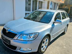 Blau Gebraucht 2011 Skoda Octavia Ambiente Kombi | 6.900 € (Fairer Preis)