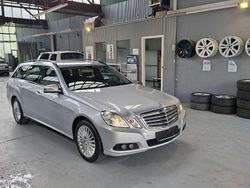 Silber Gebraucht 2010 Mercedes E200 Kombi | 11.989 € (Fairer Preis)