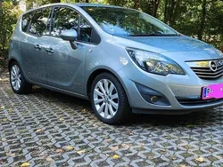 Grau Gebraucht 2011 Opel Meriva Van / Kleinbus | 3.900 €