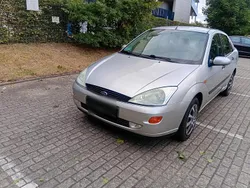 Silber Gebraucht 2000 Ford Focus Limousine | 799 € (Guter Preis)