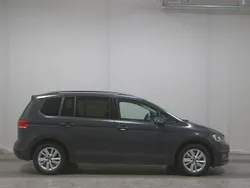 Grau Gebraucht 2021 VW Touran Comfortline Van / Kleinbus | 17.480 € (Guter Preis)