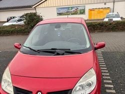 Rot Gebraucht 2008 Renault Scénic II Authentique Van / Kleinbus | 750 € (Superpreis)