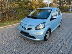 Blau Gebraucht 2005 Toyota Aygo Kleinwagen | 1.749 € (Etwas zu teuer)