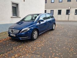 Blau Gebraucht 2012 Mercedes B200 Van / Kleinbus | 10.500 € (Fairer Preis)